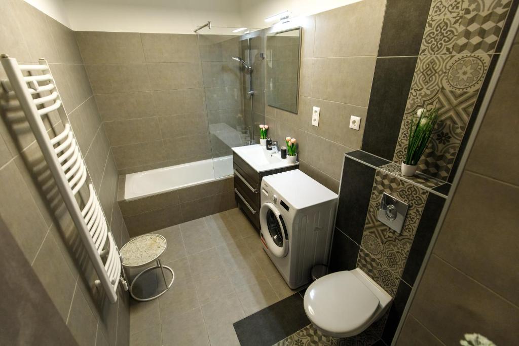 Kúpeľňa v ubytovaní K40 Romantic Deluxe Studio In the City Center
