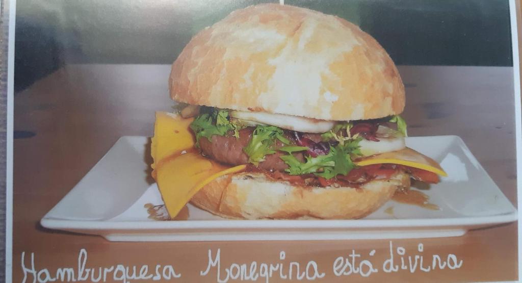 Comida en o cerca de este hotel
