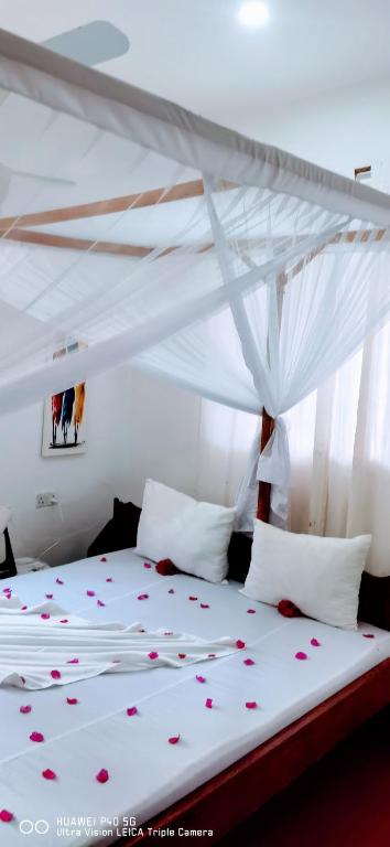 Postel nebo postele na pokoji v ubytování Naraha Beach House