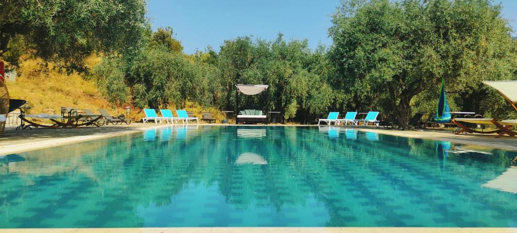Bazén v ubytování Ipsario Garden Hotel nebo v jeho okolí