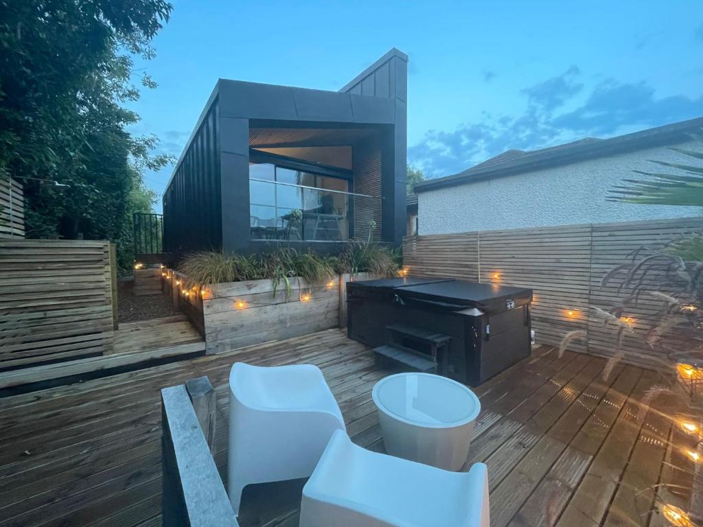 River view guest house Jacuzzi boat Fire Hire, Staines (updated prices