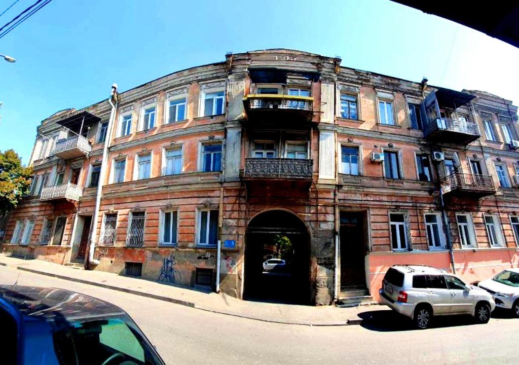 Edifici on està situat l'hostal o pensió