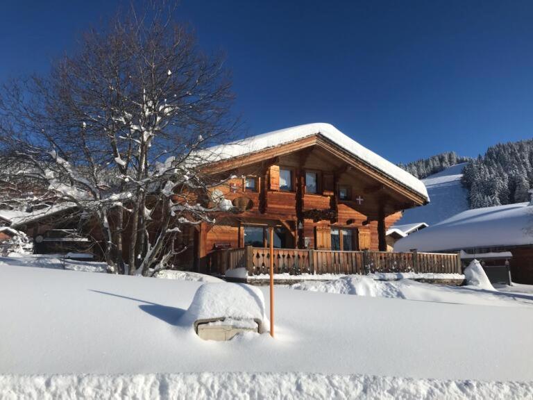 a log cabin with snow on the ground at crostet du poele in Hauteluce