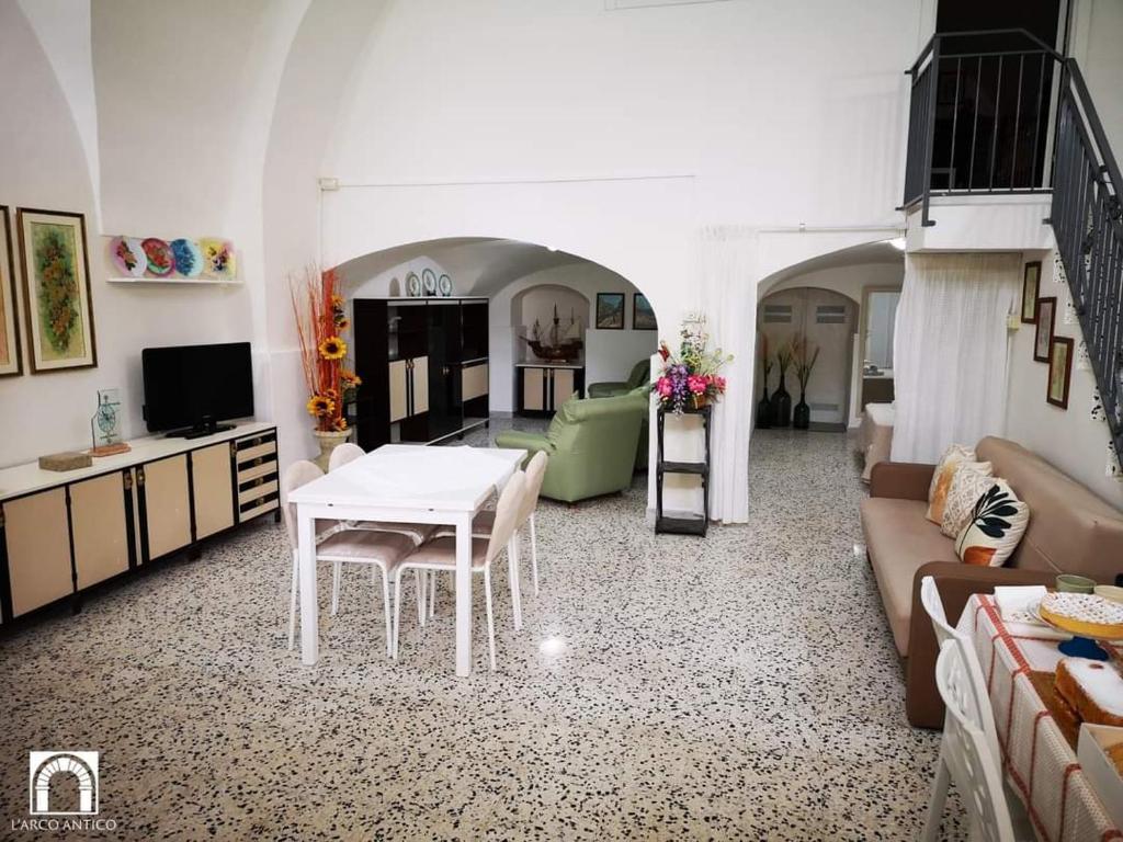 TV a/nebo společenská místnost v ubytování Arco Antico