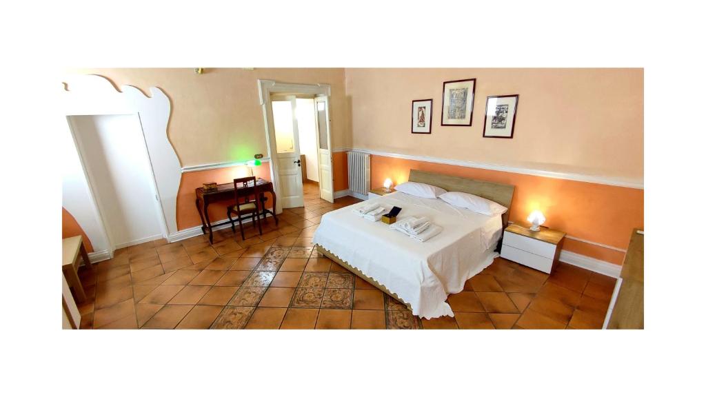 Un pat sau paturi într-o cameră la La Suite di Florì