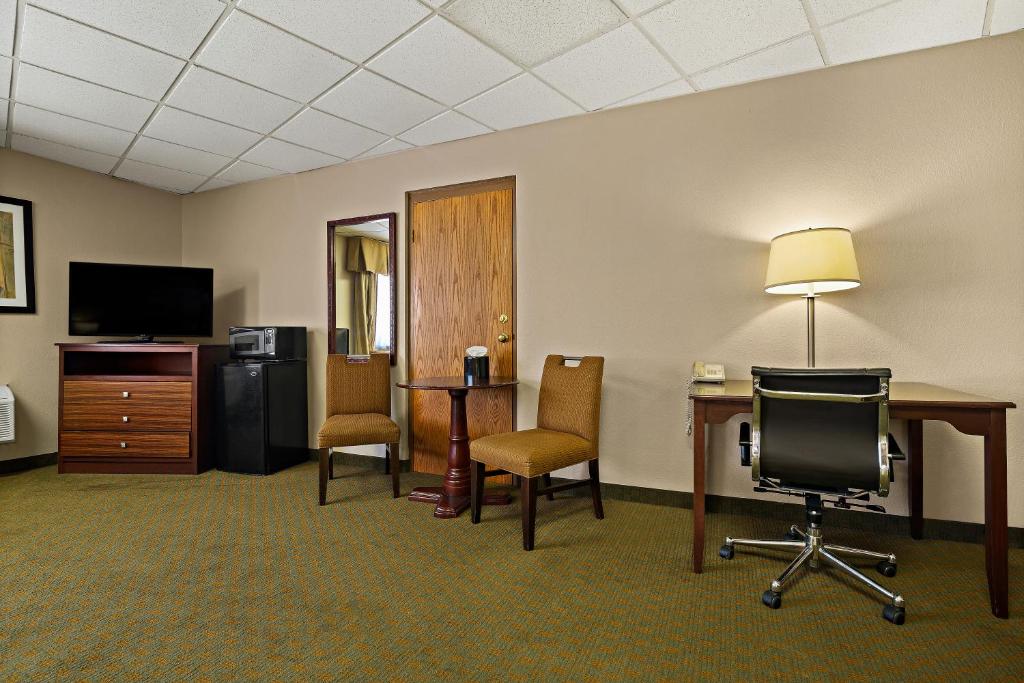 Rodeway Inn McPherson East - Habitación Familiar