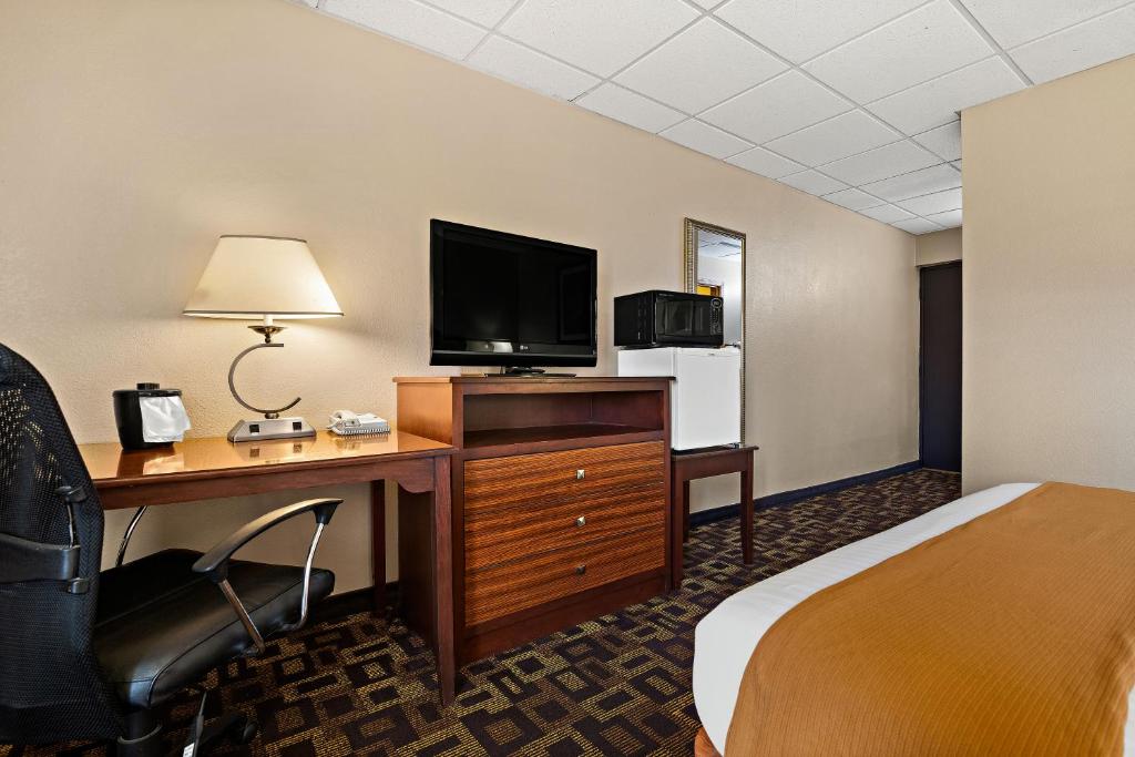 Rodeway Inn McPherson East - Habitación King/Accesible - No Fumadores