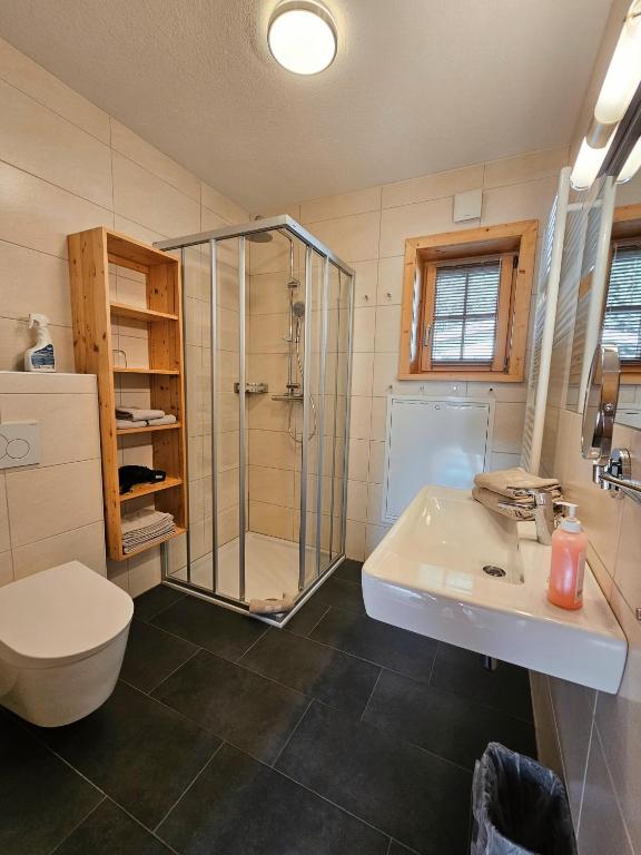 Koupelna v ubytování Chaletdorf ZellerSee