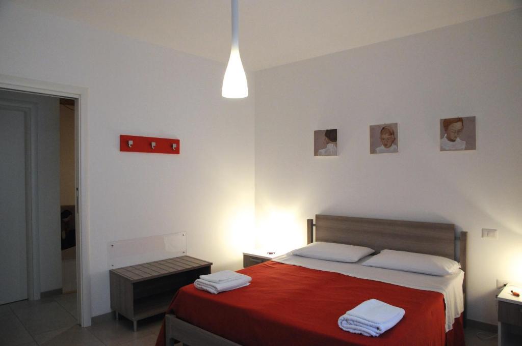 Łóżko lub łóżka w pokoju w obiekcie Ypsilhome