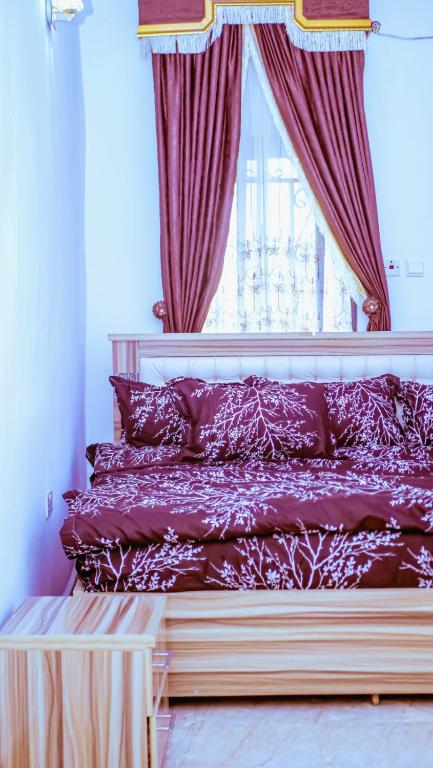 Postel nebo postele na pokoji v ubytování Select Winsome 1 Room, 1 King-sized Bed