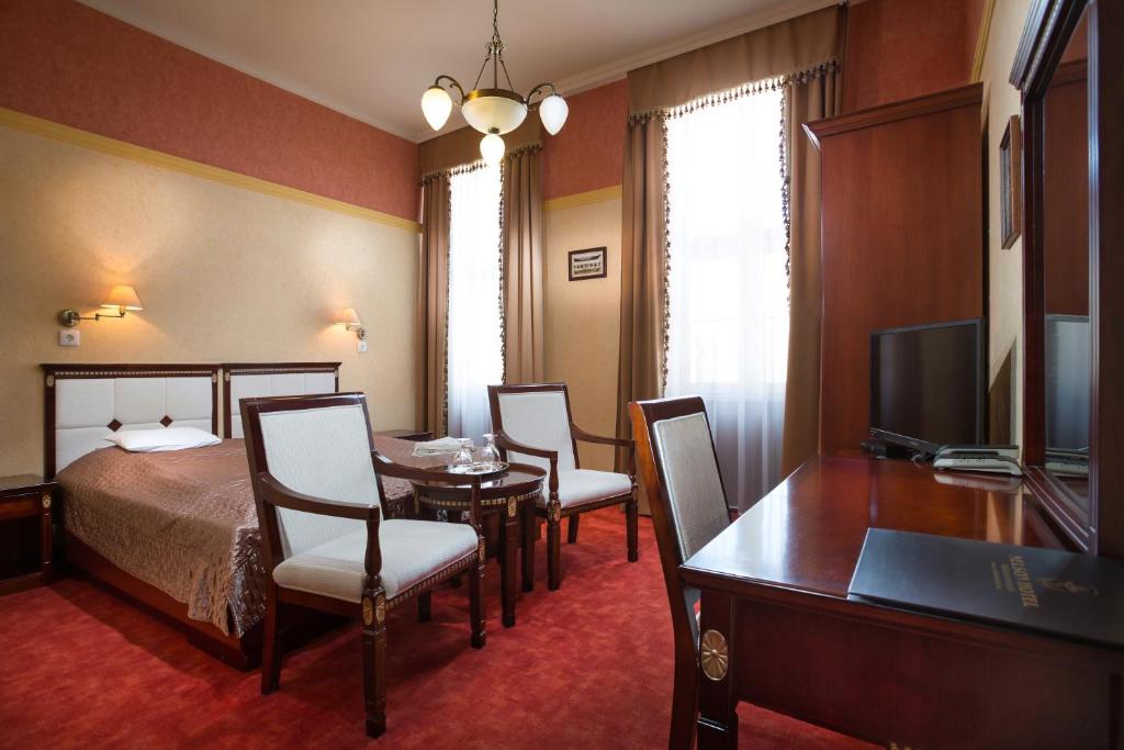 TV a/nebo společenská místnost v ubytování Nelson Hotel