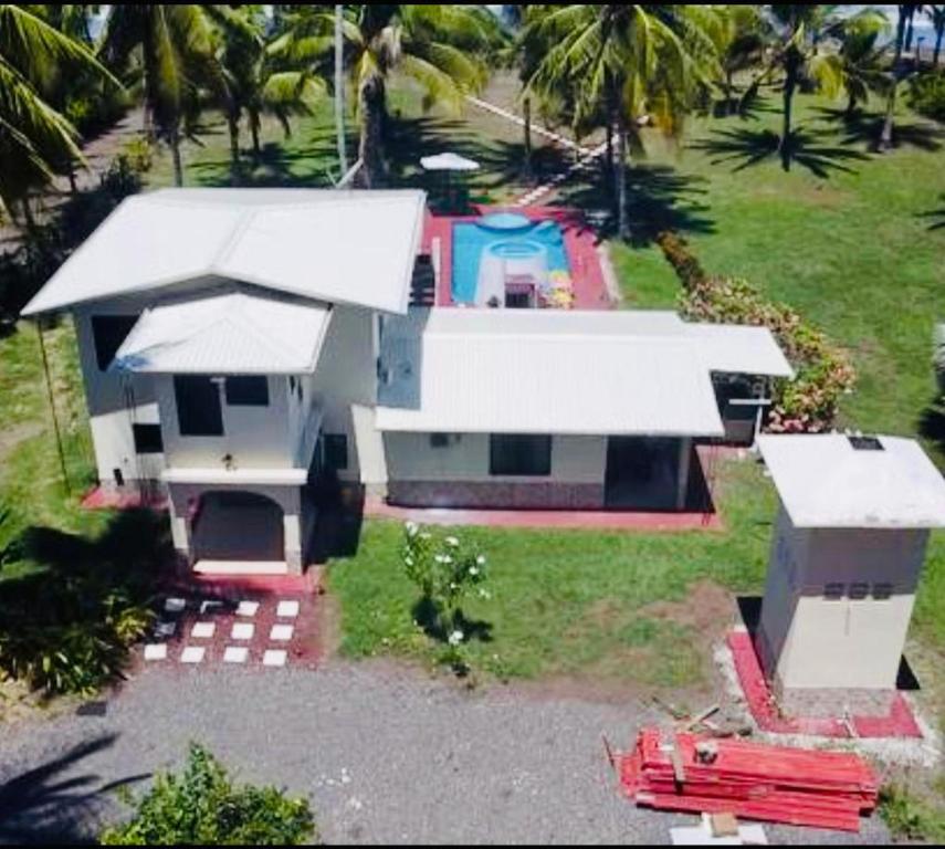 Bazén v ubytování Perfect Ocean Hideaway!!! nebo v jeho okolí