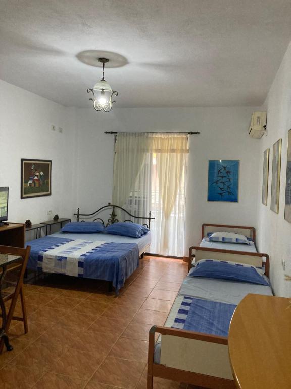 Mia Beach House - Image 1
