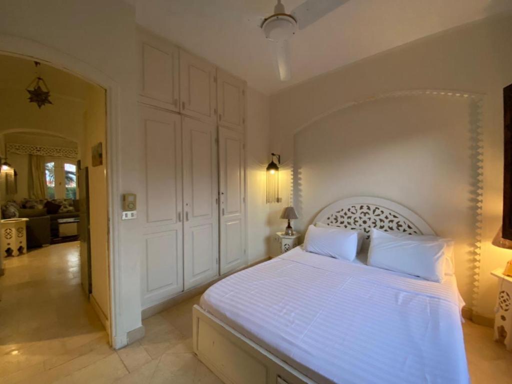 Postel nebo postele na pokoji v ubytování Babel Apartments el gouna