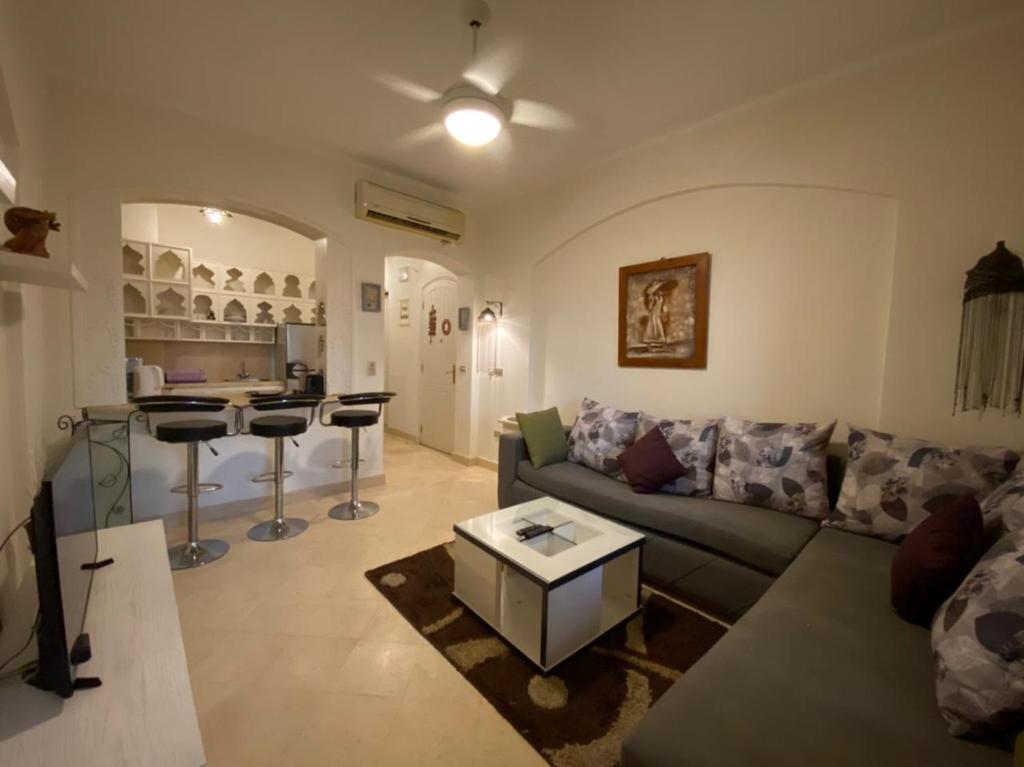 TV a/nebo společenská místnost v ubytování Babel Apartments el gouna