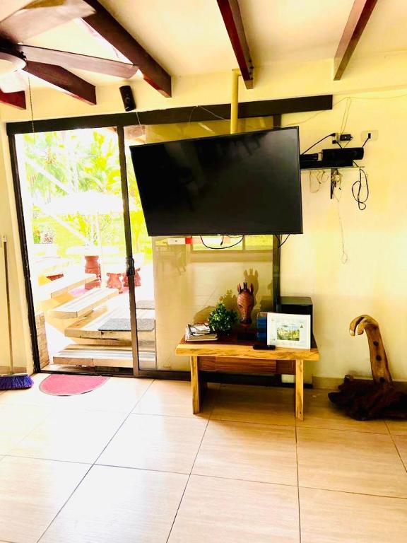 TV a/nebo společenská místnost v ubytování Perfect Ocean Hideaway!!!