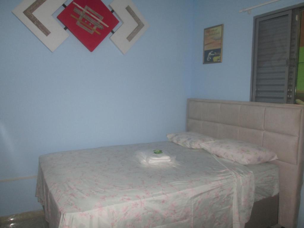 a bed in a room with a mattress and a window at Recanto das Rosas in Poços de Caldas