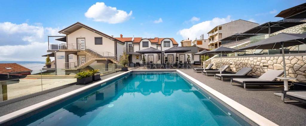 Bazén v ubytování Crikvenica Apartment 9 nebo v jeho okolí
