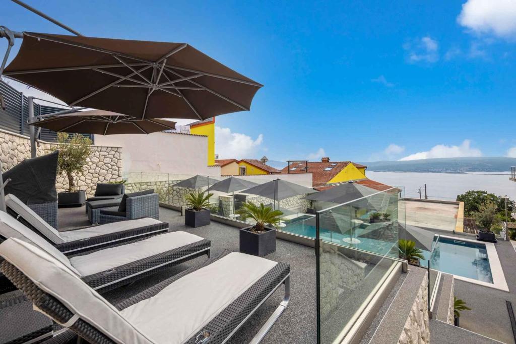 Bazén v ubytování Crikvenica Apartment 9 nebo v jeho okolí