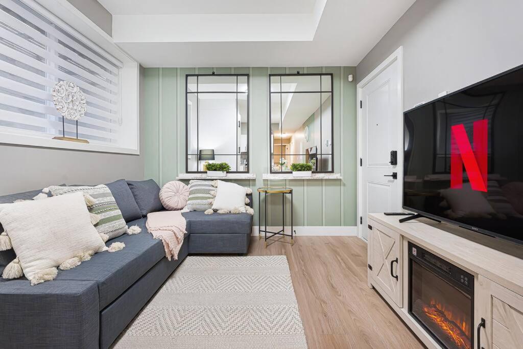 Charming 2 Bedroom Suite near Langley Events Centre fits 6 guests