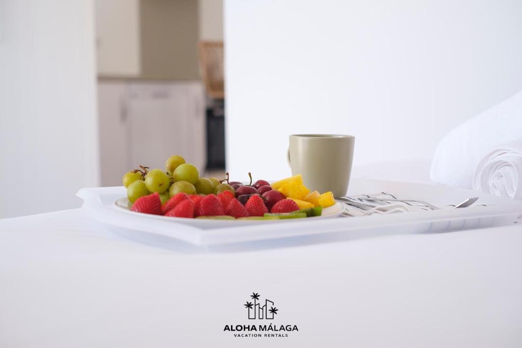 a plate of fruit sitting on a counter at Apartamento Imperio Argentina in Málaga