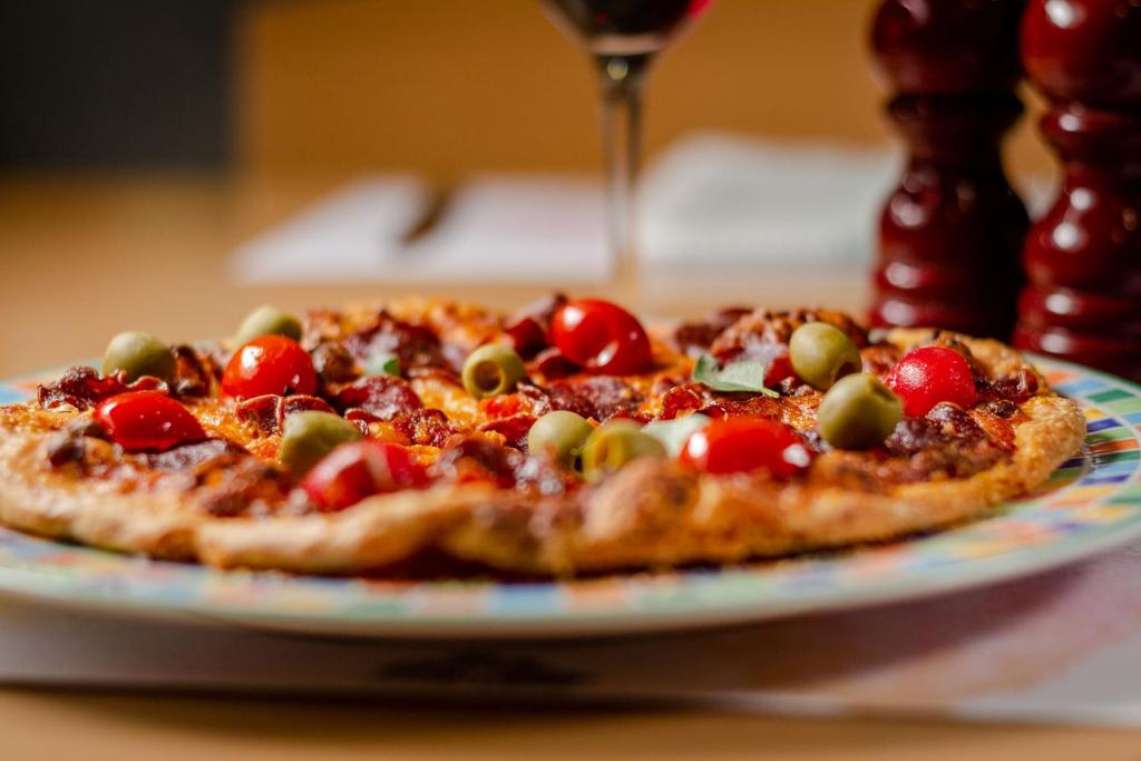 a pizza sitting on top of a plate on a table at Camino Real Aeropuerto in Mexico City