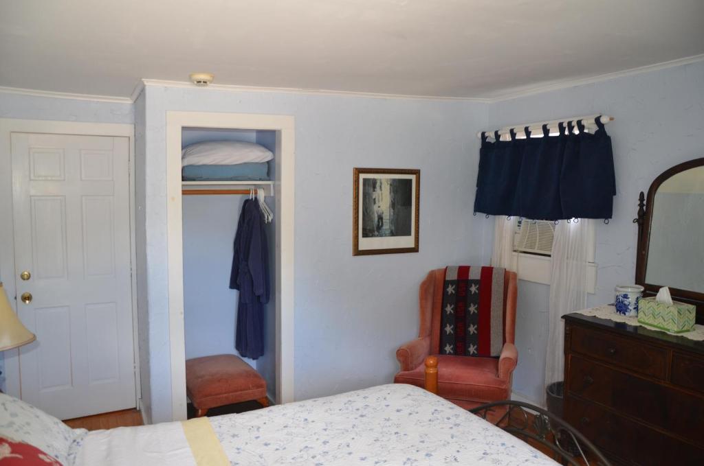 Postel nebo postele na pokoji v ubytování Cornwall Inn