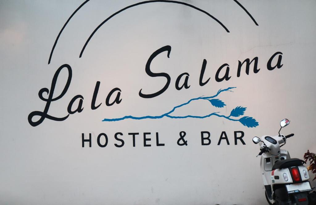 Certifikát, hodnocení, plakát nebo jiný dokument vystavený v ubytování Lala Salama Backpacker