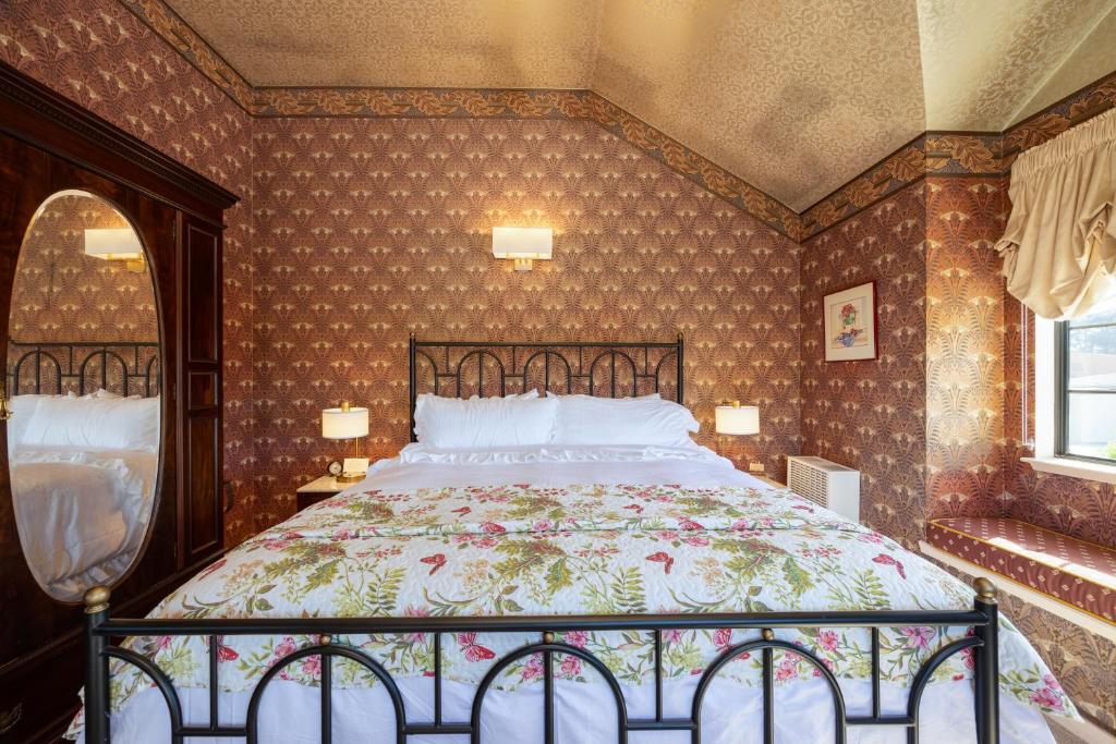 Mill Rose Inn - Deluxe Queen Room