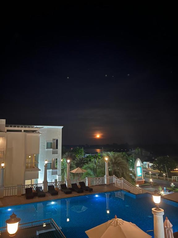 Bazén v ubytování Krabi Front Bay Resort nebo v jeho okolí