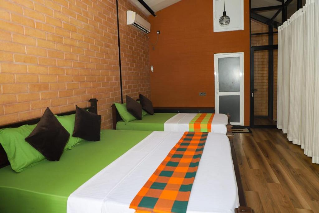 Postel nebo postele na pokoji v ubytování Life of Leisure Wilpattu