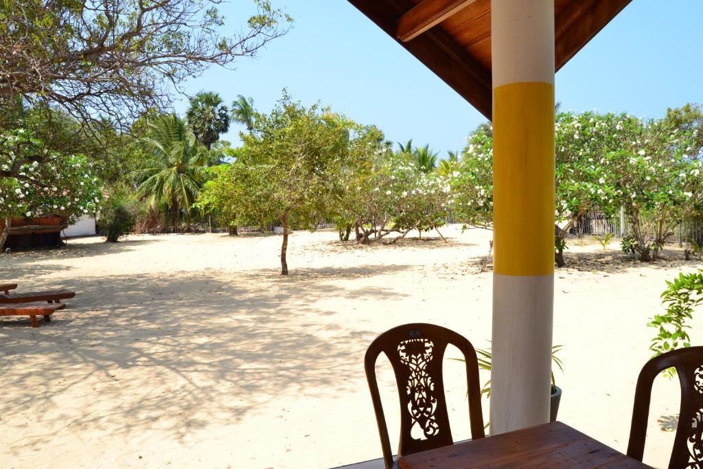 Fotografie z fotogalerie ubytování Nirukthie Beach Resort & Restaurant v destinaci Kalpitiya