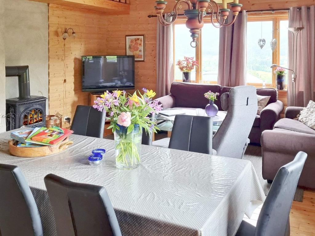 Fotografie z fotogalerie ubytování Holiday home ØRSTA BRUNGOT v destinaci Ørstavik