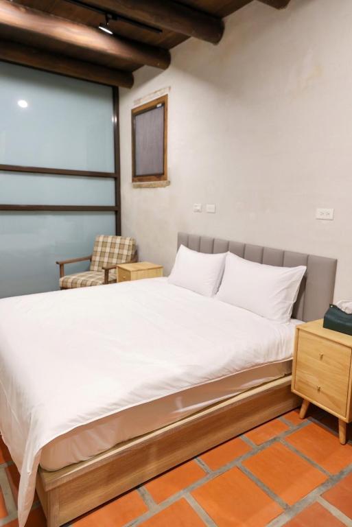 Postel nebo postele na pokoji v ubytování First Floor Inn Kinmen