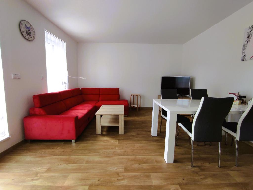 TV a/nebo společenská místnost v ubytování Apartmány Říčky