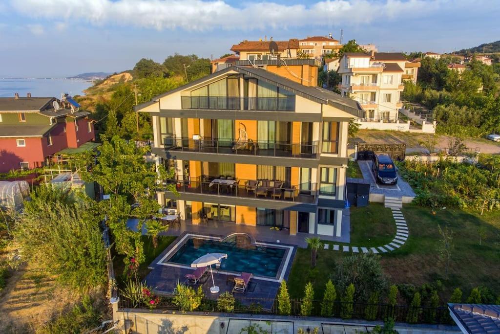 an aerial view of a house with a swimming pool at LUXURY VILLA FOUR FOURLEX (YALOVA) in Termal