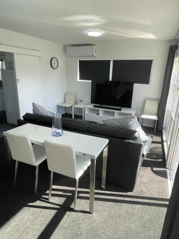 Sunny 2bdrm home close to Hospital & Gardens - Resim 5