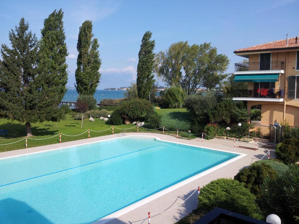 Πισίνα στο ή κοντά στο Lago Blue Apartment