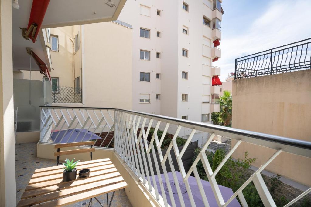 Balkón alebo terasa v ubytovaní Studio calme et climatisé au cœur de Cannes