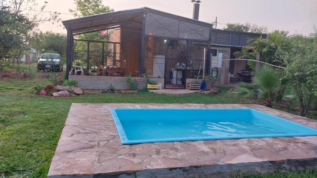 a house with a swimming pool in the yard at La casita del lago in Ypacarai