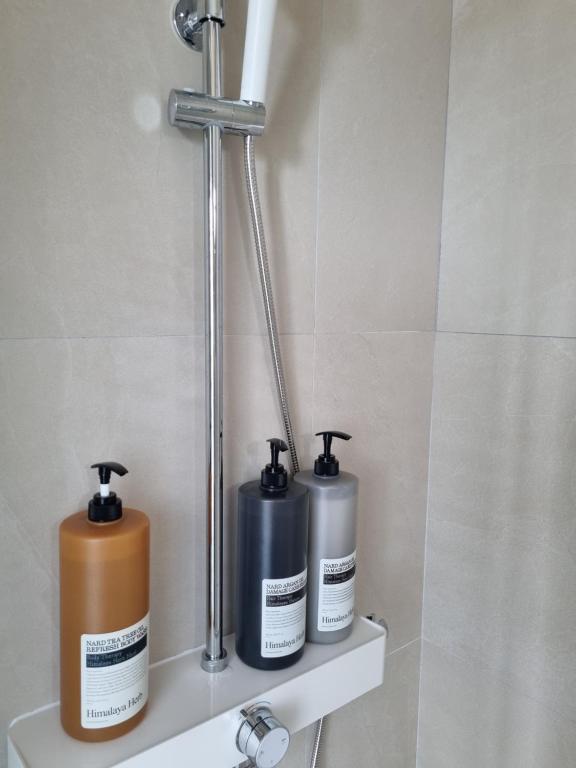 Koupelna v ubytování Dalthor Pension