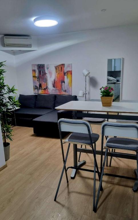 LEOMI Apartment