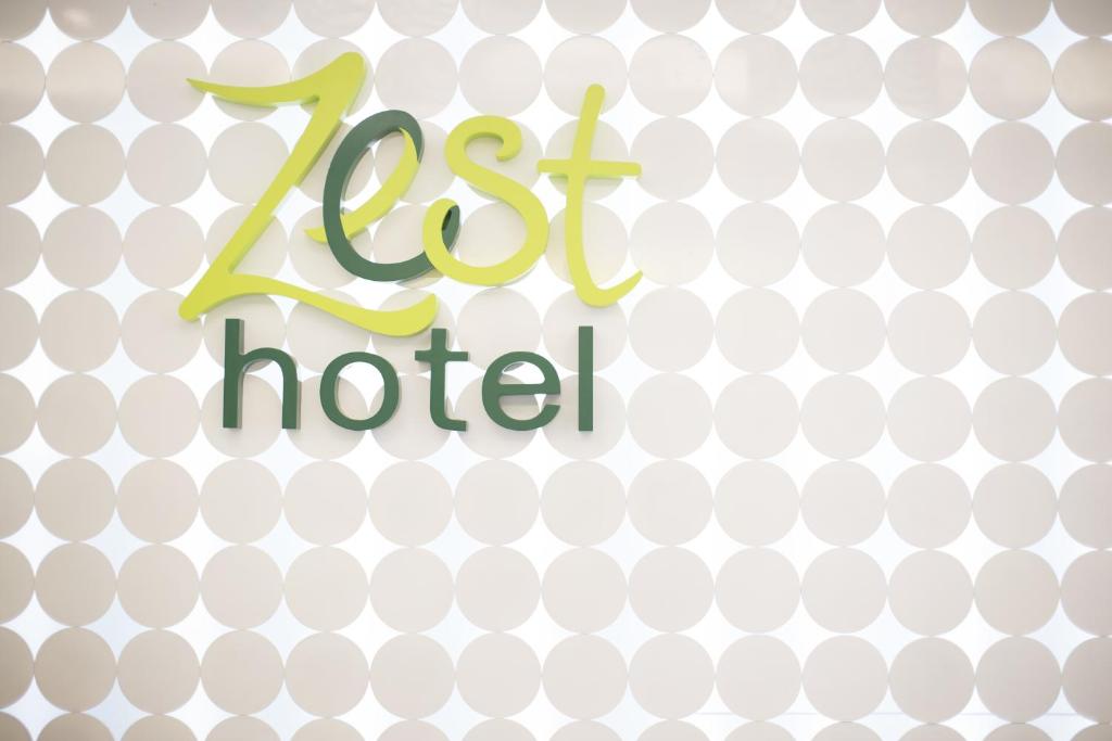 Certifikát, hodnocení, plakát nebo jiný dokument vystavený v ubytování Zest Jemursari by Swiss-Belhotel International