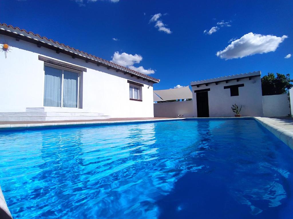 a swimming pool in front of a house at Casa rural la luz de Ari in Traspinedo