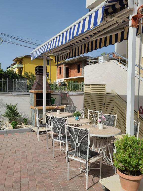 Restoran atau tempat lain untuk makan di My Apartments Durres