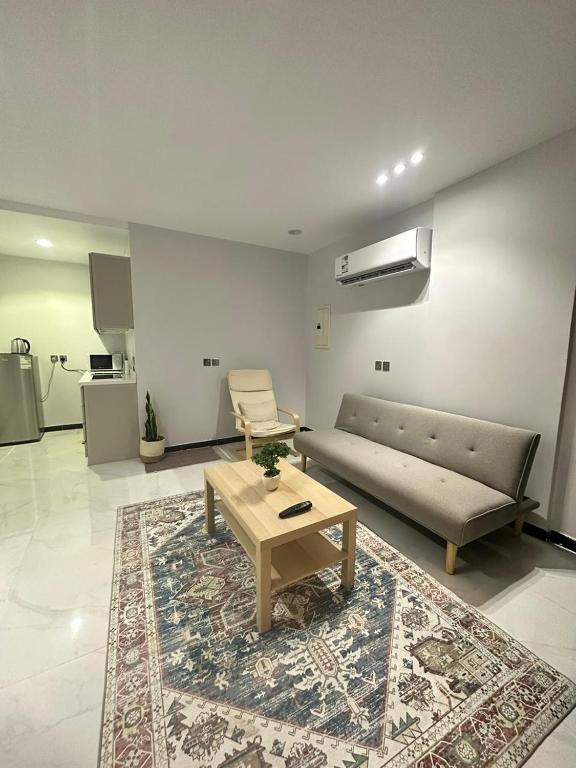a living room with a couch and a coffee table at المسك للوحدات الفندقيه الفاخره in Al Madinah