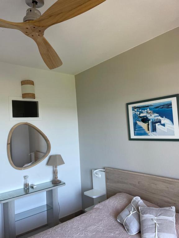 TV a/nebo společenská místnost v ubytování Hotel Thalassa