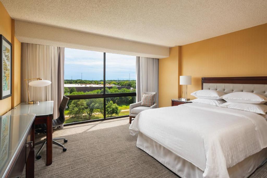 Sheraton West Des Moines - Hangerkamer, Queensize Bed