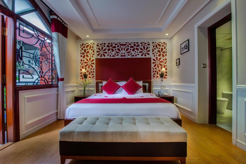 Giường trong phòng chung tại La Beaute De Hanoi Hotel