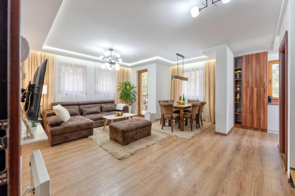 a living room with a couch and a table at Apartman Gačanović Lux in Zlatibor
